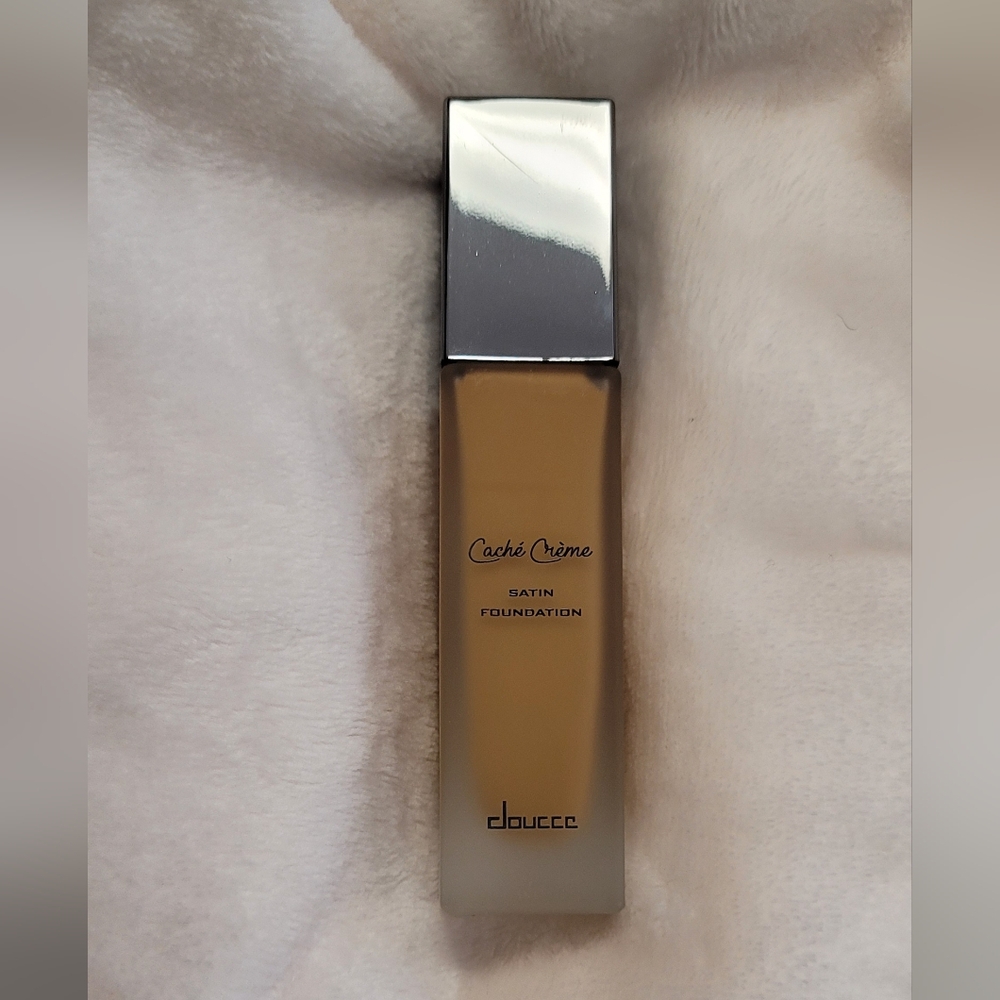 Doucce Cashmere Matte Foundation - Tan